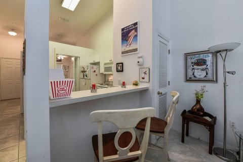 Condo in Sarasota, Florida, 2 bedrooms  № 2199143 - photo 9