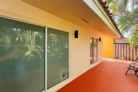 House in Hialeah, Florida 3 bedrooms, 124.3 sq.m. № 1944250 - photo 21