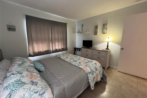 House in New Port Richey, Florida 2 bedrooms, 85.75 sq.m. № 2106345 - photo 18