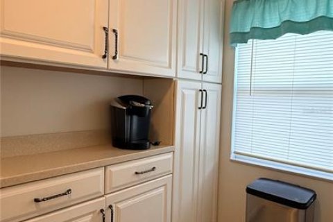 House in New Port Richey, Florida 2 bedrooms, 85.75 sq.m. № 2106345 - photo 12