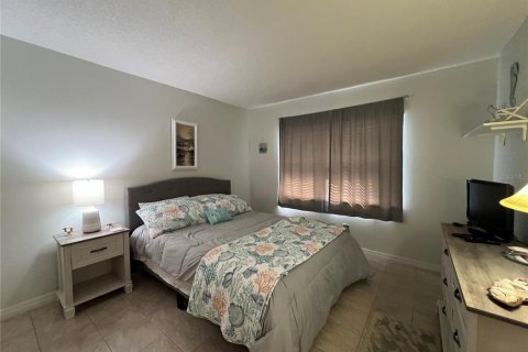House in New Port Richey, Florida 2 bedrooms, 85.75 sq.m. № 2106345 - photo 17