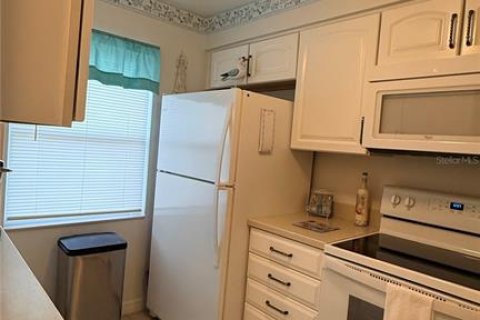 House in New Port Richey, Florida 2 bedrooms, 85.75 sq.m. № 2106345 - photo 10