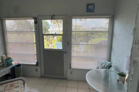House in New Port Richey, Florida 2 bedrooms, 85.75 sq.m. № 2106345 - photo 21