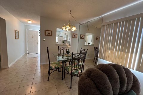 House in New Port Richey, Florida 2 bedrooms, 85.75 sq.m. № 2106345 - photo 3