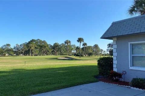 House in New Port Richey, Florida 2 bedrooms, 85.75 sq.m. № 2106345