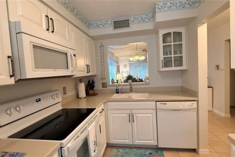 House in New Port Richey, Florida 2 bedrooms, 85.75 sq.m. № 2106345 - photo 8