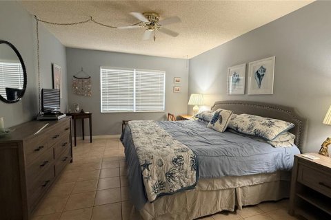 House in New Port Richey, Florida 2 bedrooms, 85.75 sq.m. № 2106345 - photo 13