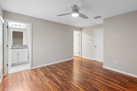 House in FREEDOM CROSSINGS PRESERVE

 in Ocala, Florida 4 bedrooms, 241.36 sq.m. № 1532345 - photo 19