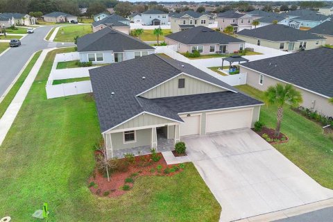 House in FREEDOM CROSSINGS PRESERVE

 in Ocala, Florida 4 bedrooms, 241.36 sq.m. № 1532345 - photo 1
