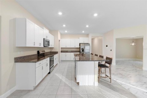 House in FREEDOM CROSSINGS PRESERVE

 in Ocala, Florida 4 bedrooms, 241.36 sq.m. № 1532345 - photo 8