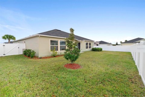 House in FREEDOM CROSSINGS PRESERVE

 in Ocala, Florida 4 bedrooms, 241.36 sq.m. № 1532345 - photo 24