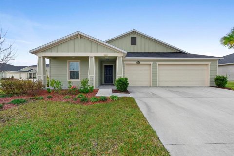 House in FREEDOM CROSSINGS PRESERVE

 in Ocala, Florida 4 bedrooms, 241.36 sq.m. № 1532345 - photo 2