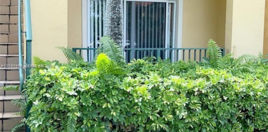 Condo in Doral, Florida, 1 bedroom № 2087091