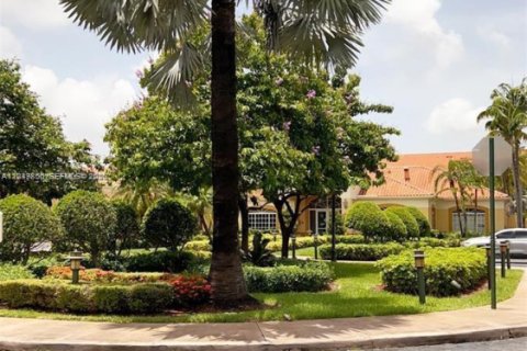 Condo in Doral, Florida, 1 bedroom № 2087091 - photo 3