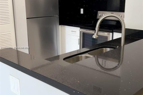 Condo in Doral, Florida, 1 bedroom № 2087091 - photo 7