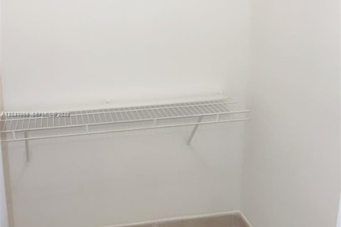 Condo in Doral, Florida, 1 bedroom № 2087091 - photo 6