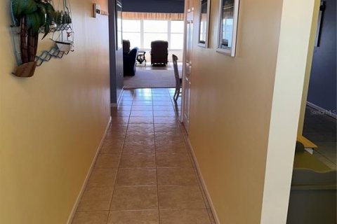 Condo in Gulfport, Florida, 2 bedrooms № 2166306 - photo 5