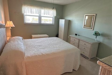 Condo in Gulfport, Florida, 2 bedrooms № 2166306 - photo 17