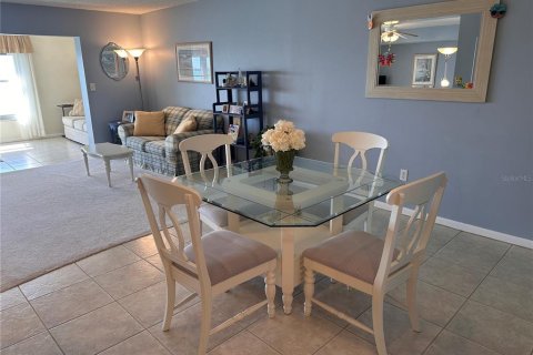 Condo in Gulfport, Florida, 2 bedrooms № 2166306 - photo 9