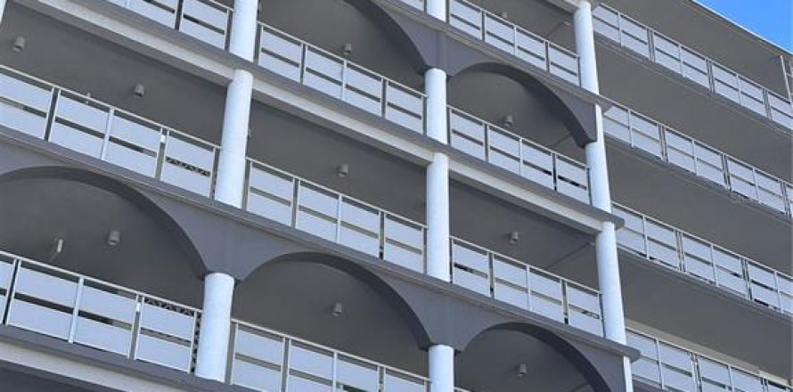 Condo in Gulfport, Florida, 2 bedrooms № 2166306