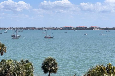 Condo in Gulfport, Florida, 2 bedrooms № 2166306 - photo 20