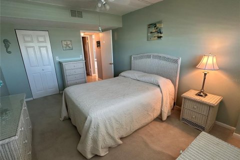 Condo in Gulfport, Florida, 2 bedrooms № 2166306 - photo 18