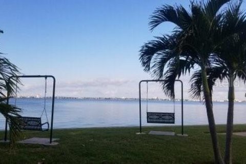 Condo in Gulfport, Florida, 2 bedrooms № 2166306 - photo 25