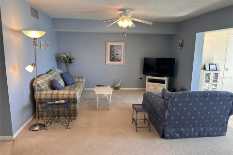 Condo in Gulfport, Florida, 2 bedrooms № 2166306 - photo 11