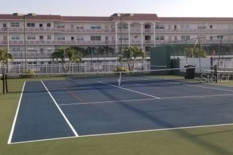 Condo in Gulfport, Florida, 2 bedrooms № 2166306 - photo 30