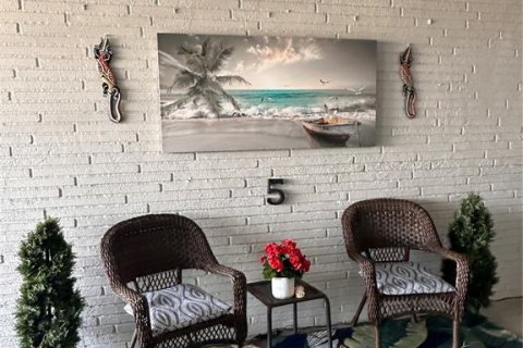 Condo in Gulfport, Florida, 2 bedrooms № 2166306 - photo 2
