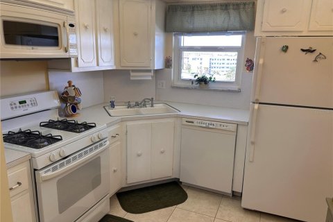 Condo in Gulfport, Florida, 2 bedrooms № 2166306 - photo 6