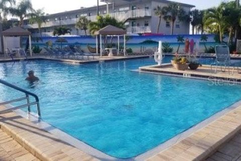 Condo in Gulfport, Florida, 2 bedrooms № 2166306 - photo 23