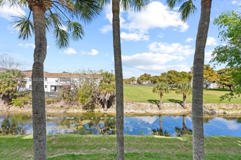 Condo in Miami, Florida, 2 bedrooms  № 2001565 - photo 25