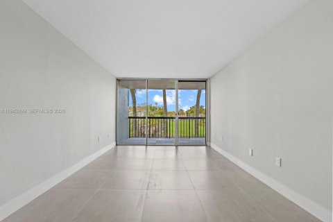 Condo in Miami, Florida, 2 bedrooms  № 2001565 - photo 7