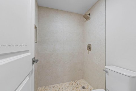 Condo in Miami, Florida, 2 bedrooms  № 2001565 - photo 21