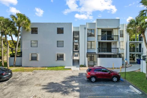 Condo in Miami, Florida, 2 bedrooms  № 2001565 - photo 28
