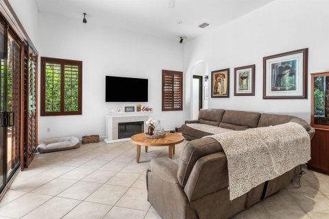 House in Coral Springs, Florida 5 bedrooms, 280.56 sq.m. № 2186600 - photo 13