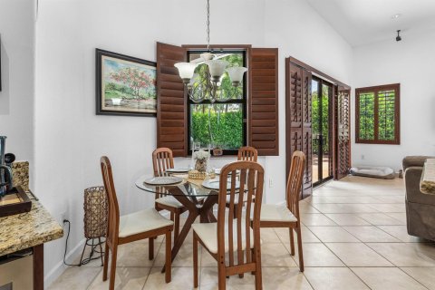 House in Coral Springs, Florida 5 bedrooms, 280.56 sq.m. № 2186600 - photo 17