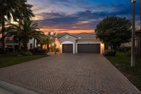 House in Coral Springs, Florida 5 bedrooms, 280.56 sq.m. № 2186600 - photo 2