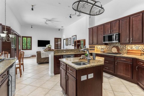 House in Coral Springs, Florida 5 bedrooms, 280.56 sq.m. № 2186600 - photo 14