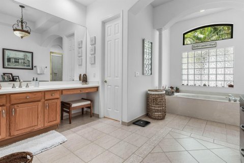 House in Coral Springs, Florida 5 bedrooms, 280.56 sq.m. № 2186600 - photo 20
