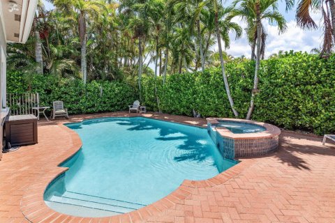 House in Coral Springs, Florida 5 bedrooms, 280.56 sq.m. № 2186600 - photo 30