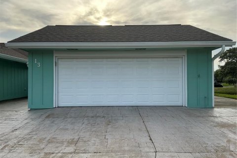 House in New Smyrna Beach, Florida 2 bedrooms, 152.36 sq.m. № 1652035 - photo 26