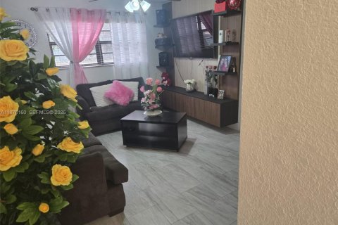 Commercial property in Hialeah, Florida № 2042638 - photo 8