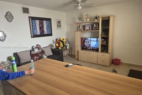 Commercial property in Hialeah, Florida № 2042638 - photo 6