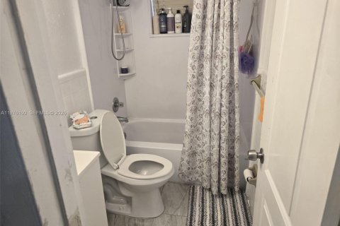 Commercial property in Hialeah, Florida № 2042638 - photo 10