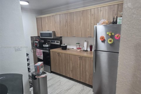 Commercial property in Hialeah, Florida № 2042638 - photo 7