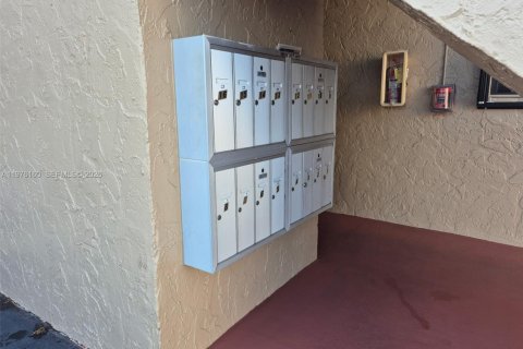 Commercial property in Hialeah, Florida № 2042638 - photo 3