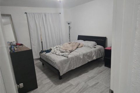 Commercial property in Hialeah, Florida № 2042638 - photo 4