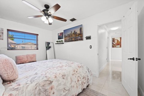 Casa en venta en Cutler Bay, Florida, 4 dormitorios, 181.81 m2 № 1937756 - foto 21